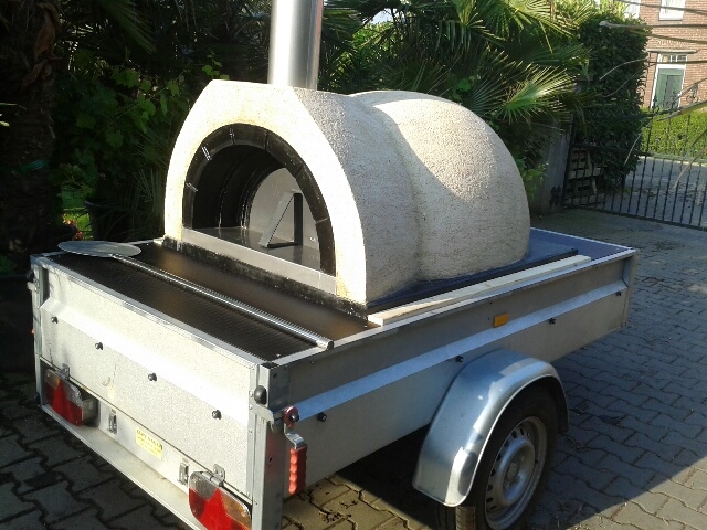 Verhuur Pizza oven Amalfi Family op aanhangwagen